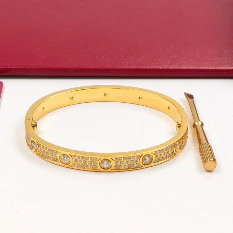 Luxury 18K Gold Stainless Steel Screw Bracelet Zirconia Heart Design Fashionable Mens Bracelets Wholesale