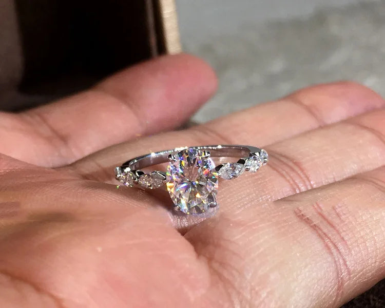 Exquisite Crispy Moissanite Gemstone Ring Female Jewelry Gift Engagement Ring Six Prong Set Is More Shiny Than Diamond Gift