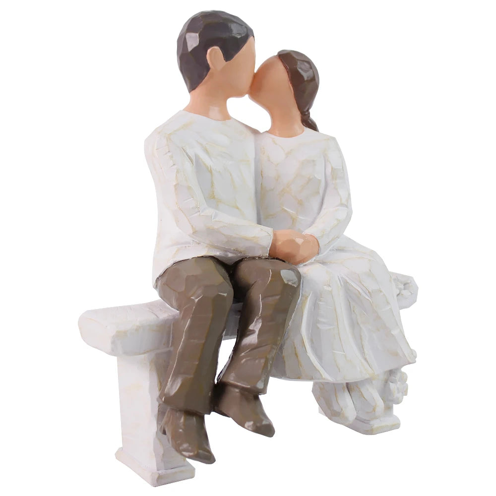 Romantic Couple Showpiece Love Couple Statue Gift Idol for Valentines GIft Home Decoration