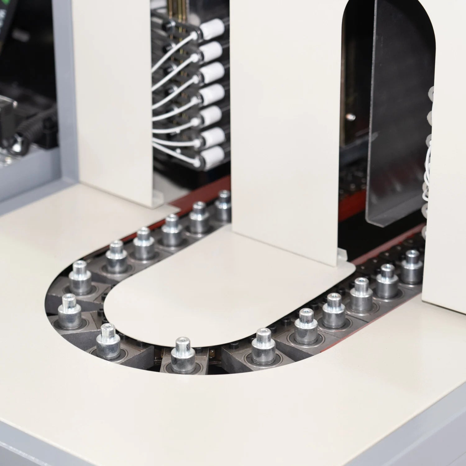 New Energy-Efficient Sports Drinks Semi Automatic PLC Controlled Pet Bottle Blow Molding Machine 2 Cavity Hot Bearing Motor