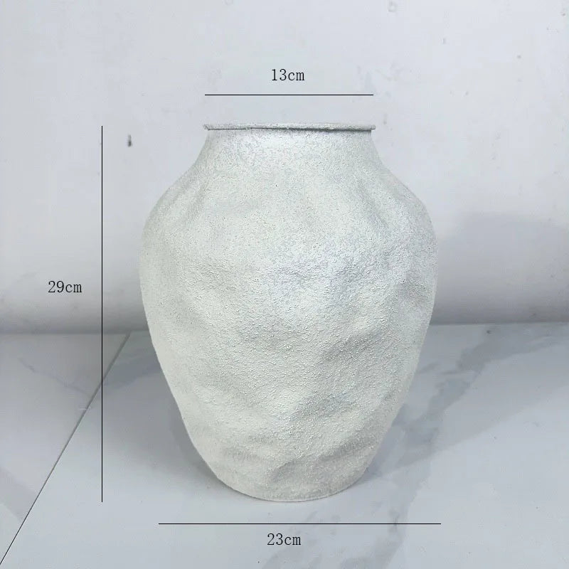 New Arrival Customized Retro White Coarse Iron Handmade Waterproof Drop-Resistant Japanese Design Tabletop Vase for Home & Hotel