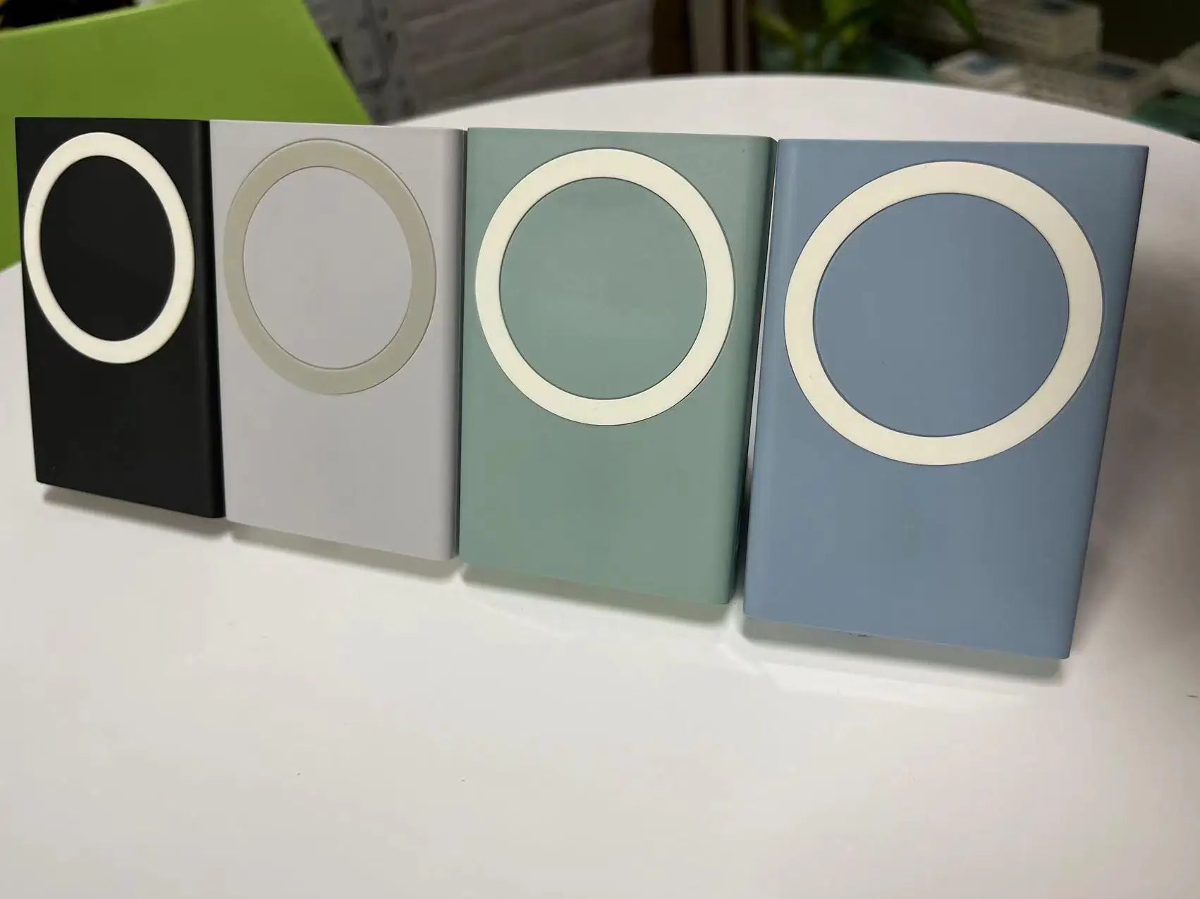 New Portable Slim Foldable HolderMagnetic Battery Pack Wireless Chargers Power Bank 5000mah Megsaf Batteries Magnetic Power Bank