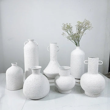 New Arrival Customized Retro White Coarse Iron Handmade Waterproof Drop-Resistant Japanese Design Tabletop Vase for Home & Hotel