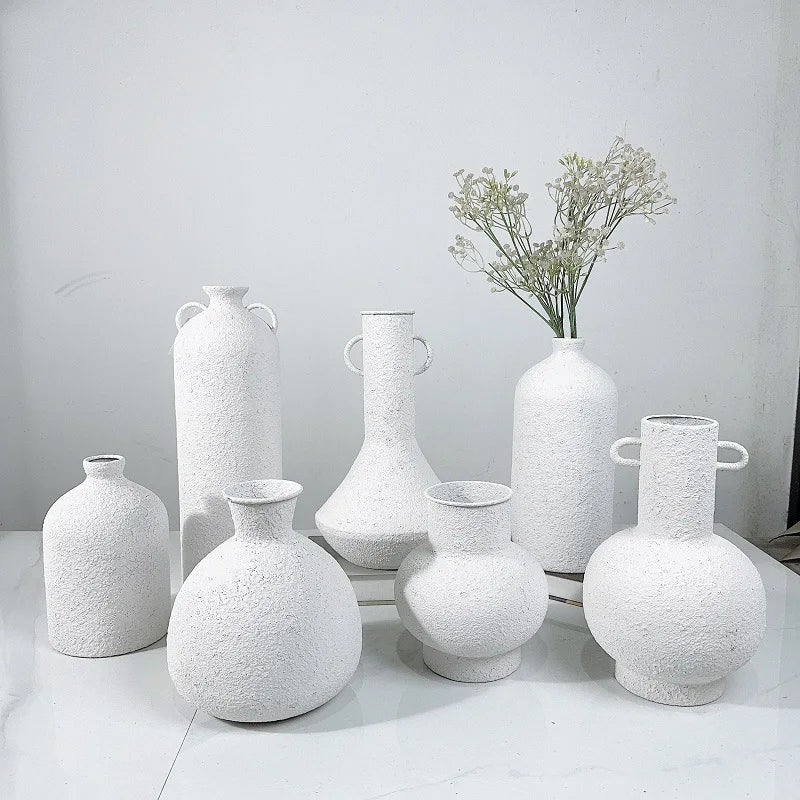 New Arrival Customized Retro White Coarse Iron Handmade Waterproof Drop-Resistant Japanese Design Tabletop Vase for Home & Hotel