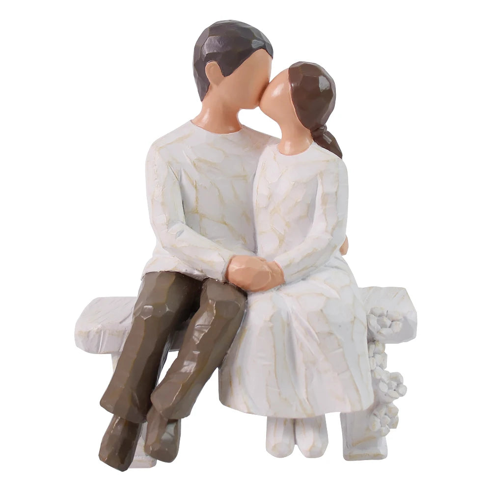 Romantic Couple Showpiece Love Couple Statue Gift Idol for Valentines GIft Home Decoration