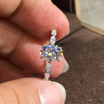 Exquisite Crispy Moissanite Gemstone Ring Female Jewelry Gift Engagement Ring Six Prong Set Is More Shiny Than Diamond Gift