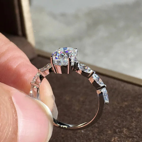 Exquisite Crispy Moissanite Gemstone Ring Female Jewelry Gift Engagement Ring Six Prong Set Is More Shiny Than Diamond Gift