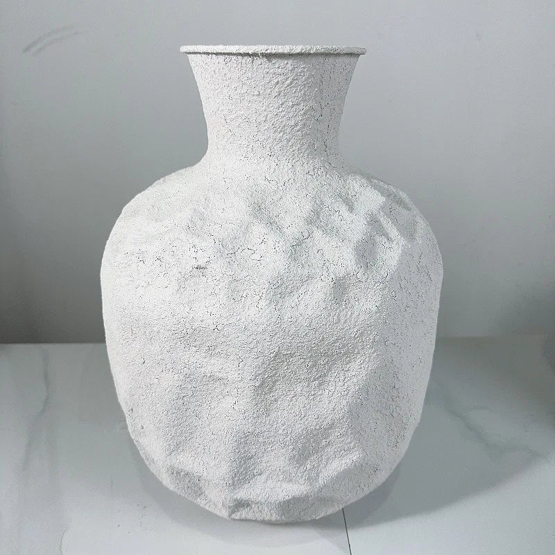 New Arrival Customized Retro White Coarse Iron Handmade Waterproof Drop-Resistant Japanese Design Tabletop Vase for Home & Hotel