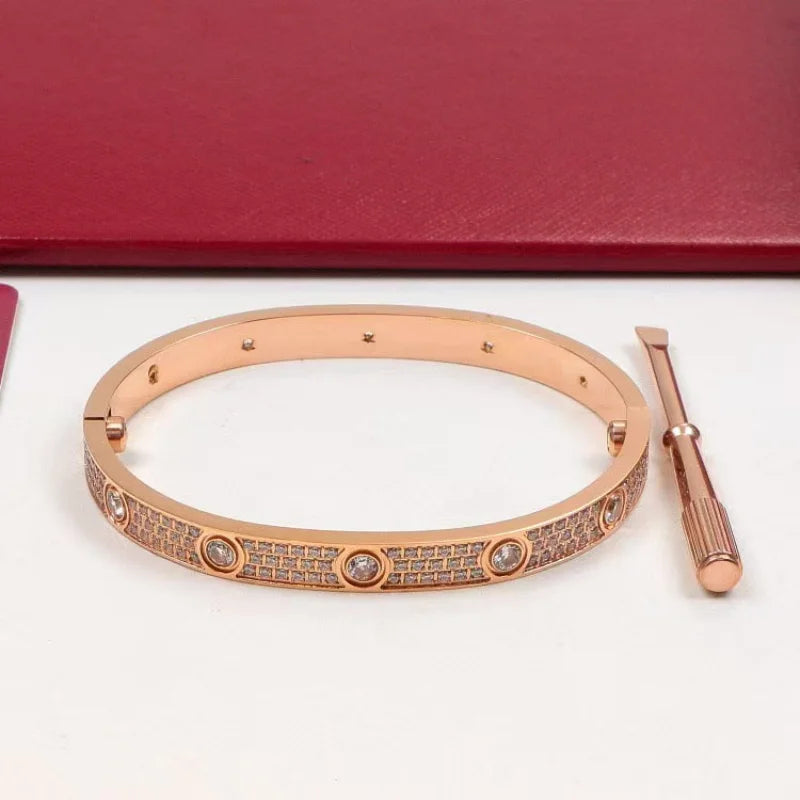 Luxury 18K Gold Stainless Steel Screw Bracelet Zirconia Heart Design Fashionable Mens Bracelets Wholesale