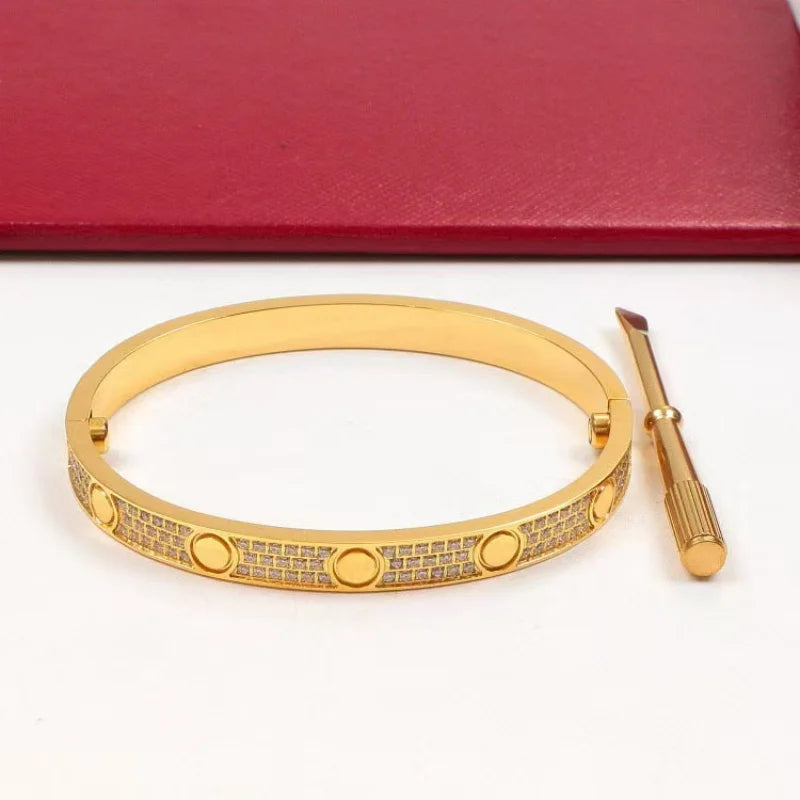 Luxury 18K Gold Stainless Steel Screw Bracelet Zirconia Heart Design Fashionable Mens Bracelets Wholesale