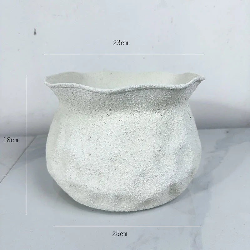 New Arrival Customized Retro White Coarse Iron Handmade Waterproof Drop-Resistant Japanese Design Tabletop Vase for Home & Hotel