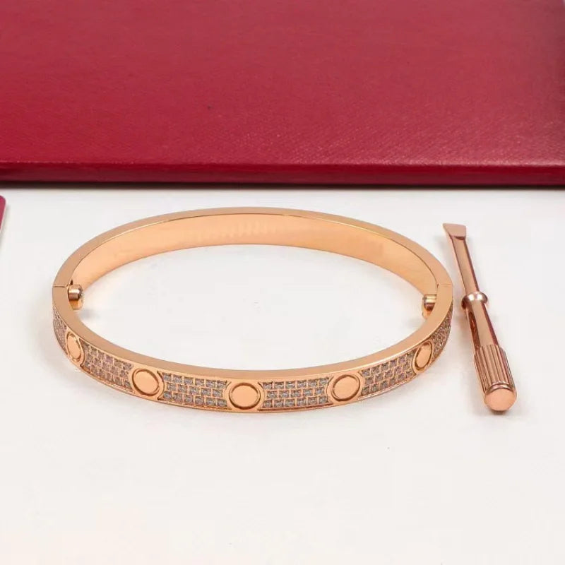 Luxury 18K Gold Stainless Steel Screw Bracelet Zirconia Heart Design Fashionable Mens Bracelets Wholesale
