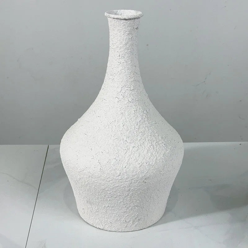 New Arrival Customized Retro White Coarse Iron Handmade Waterproof Drop-Resistant Japanese Design Tabletop Vase for Home & Hotel