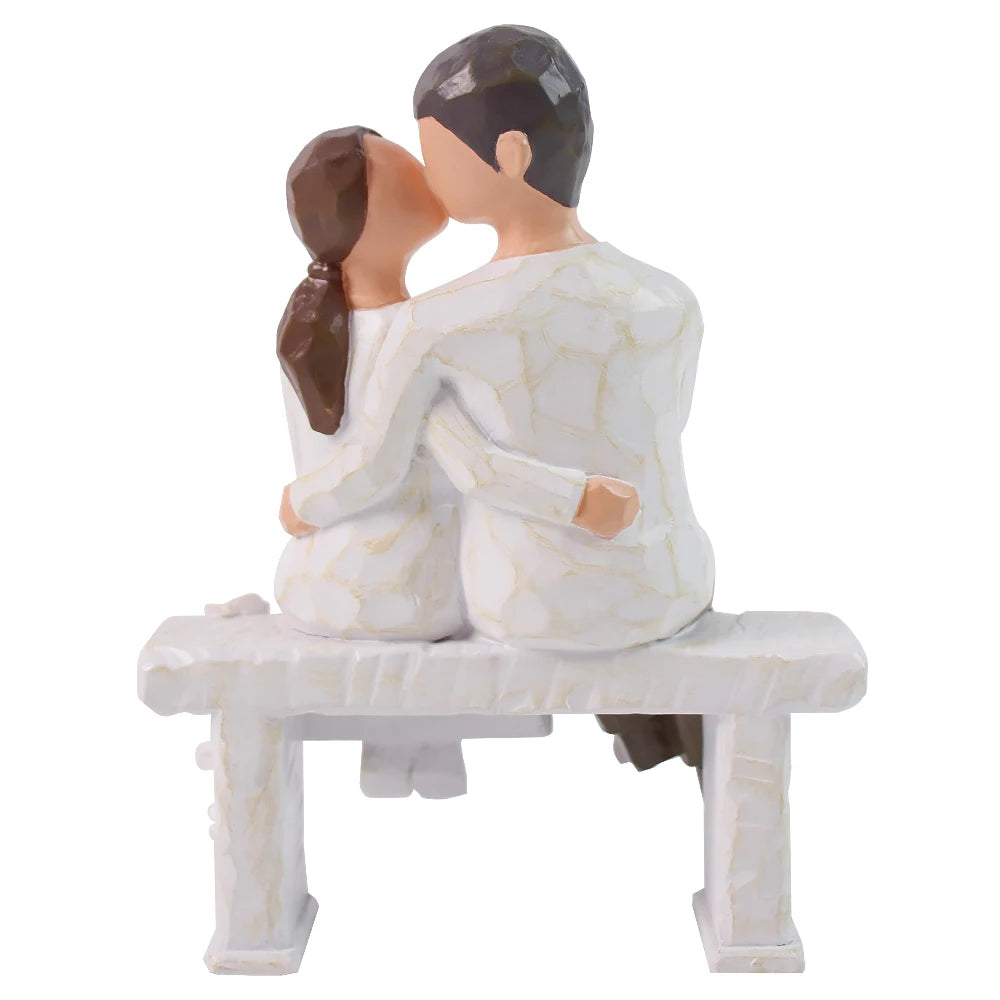 Romantic Couple Showpiece Love Couple Statue Gift Idol for Valentines GIft Home Decoration