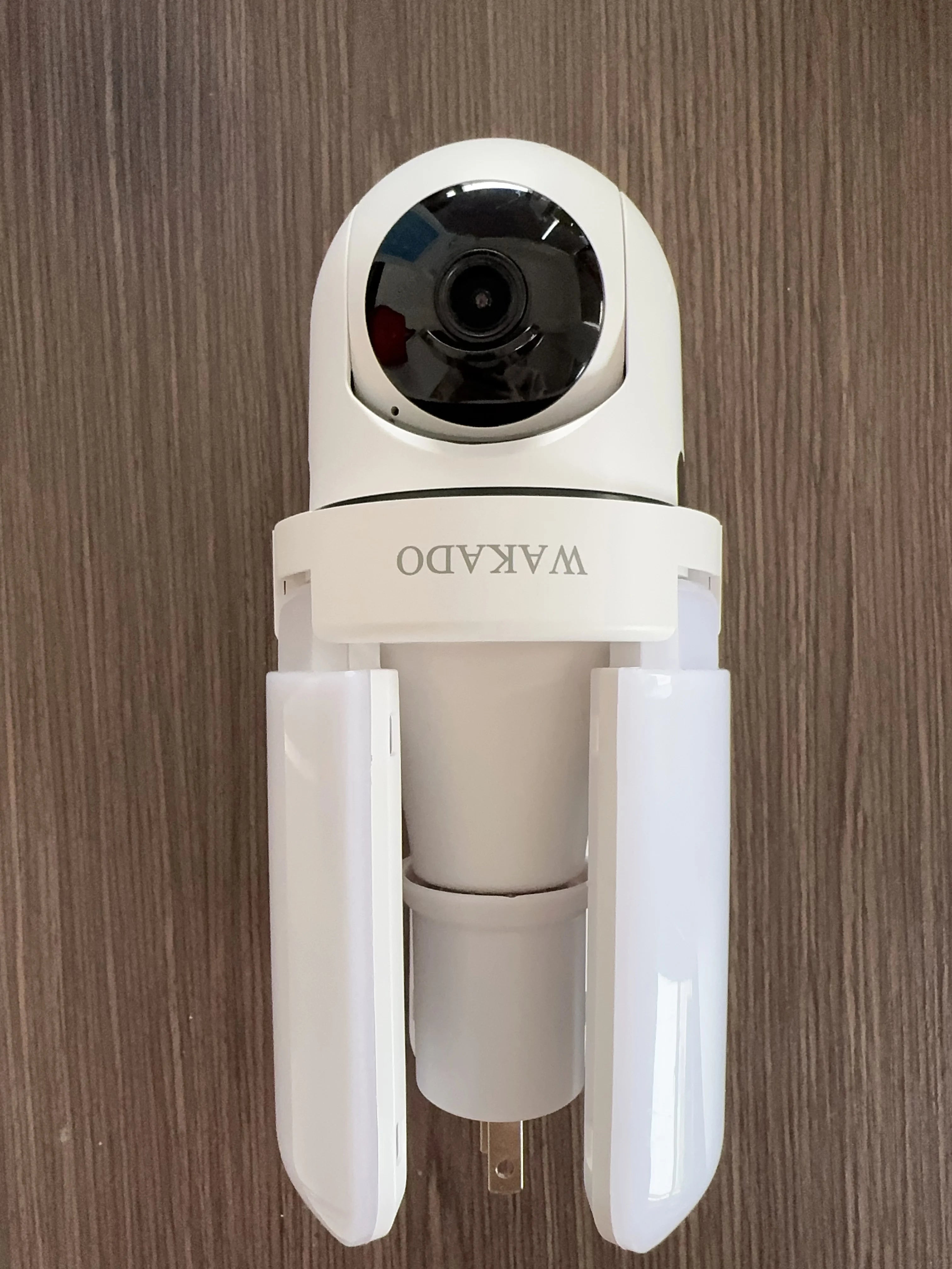 2MP House Indoor 360 Degree Surveil 2.4G 5G WiFi CCTV Bulb Camera Hopeway Wireless Smart Security Light Bulb Camera