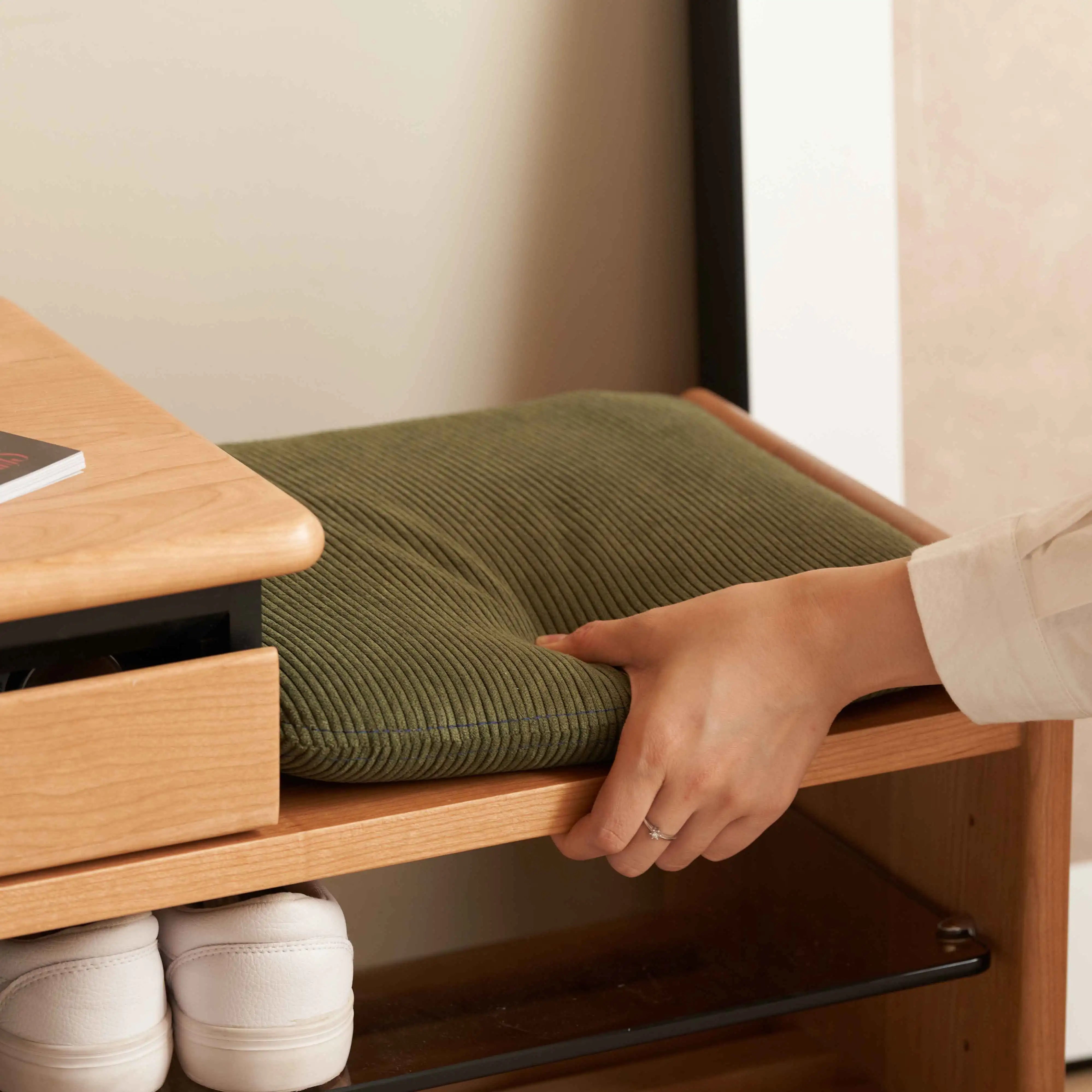 Half House Modern Style Solid Wood Durable Shoe Changing Stool with Large Storage Shoe Rack and Bench