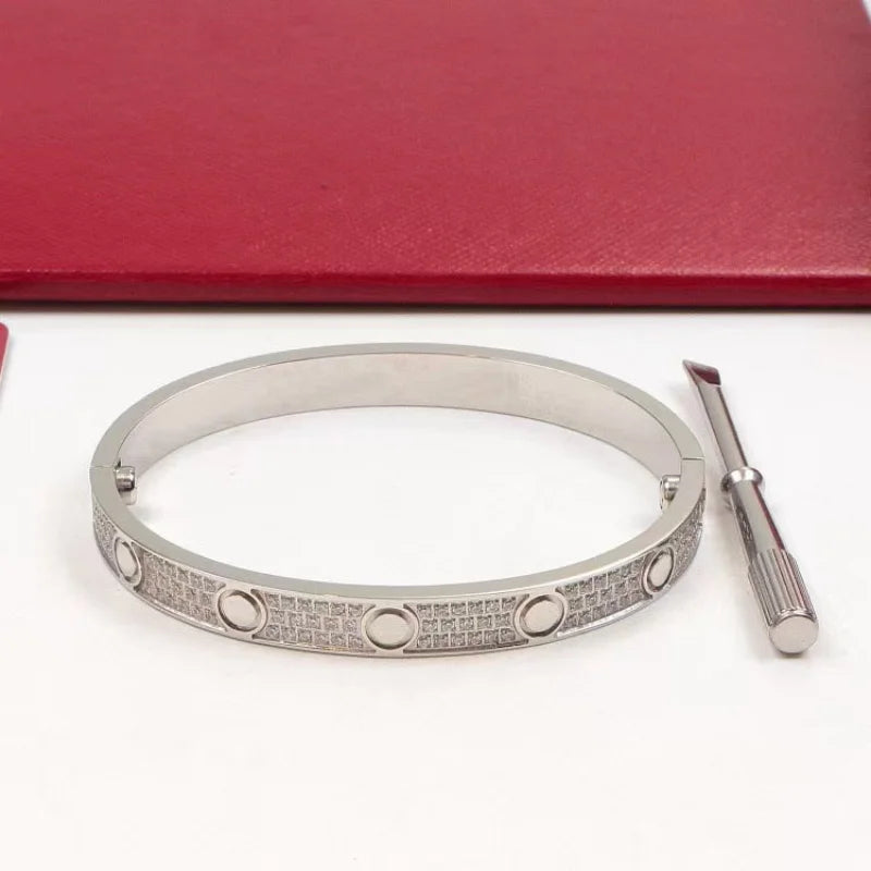 Luxury 18K Gold Stainless Steel Screw Bracelet Zirconia Heart Design Fashionable Mens Bracelets Wholesale