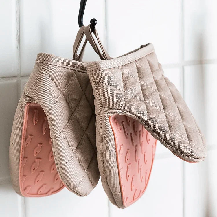 Short Kitchen Anti  Oven Mitts, Heat Resistant Silicone Kitchen Mini Oven Mitts for 500 Degrees, Non-Slip Grip Surfaces