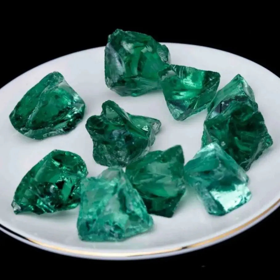 Wholesale High Quality Natural Emerald Glass Stone Diffuser Stone Crystal Raw Crystal Crafts Decorative Stone Large Grain