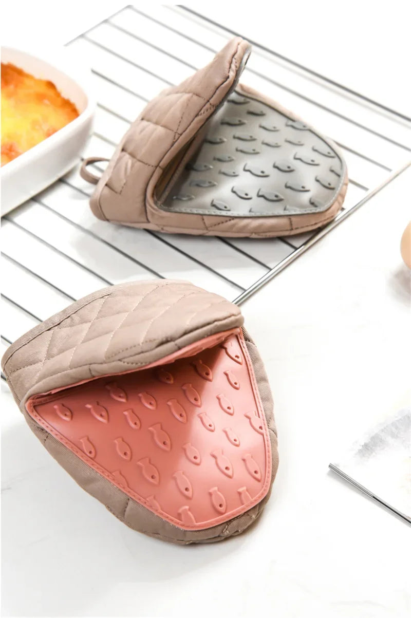 Short Kitchen Anti  Oven Mitts, Heat Resistant Silicone Kitchen Mini Oven Mitts for 500 Degrees, Non-Slip Grip Surfaces