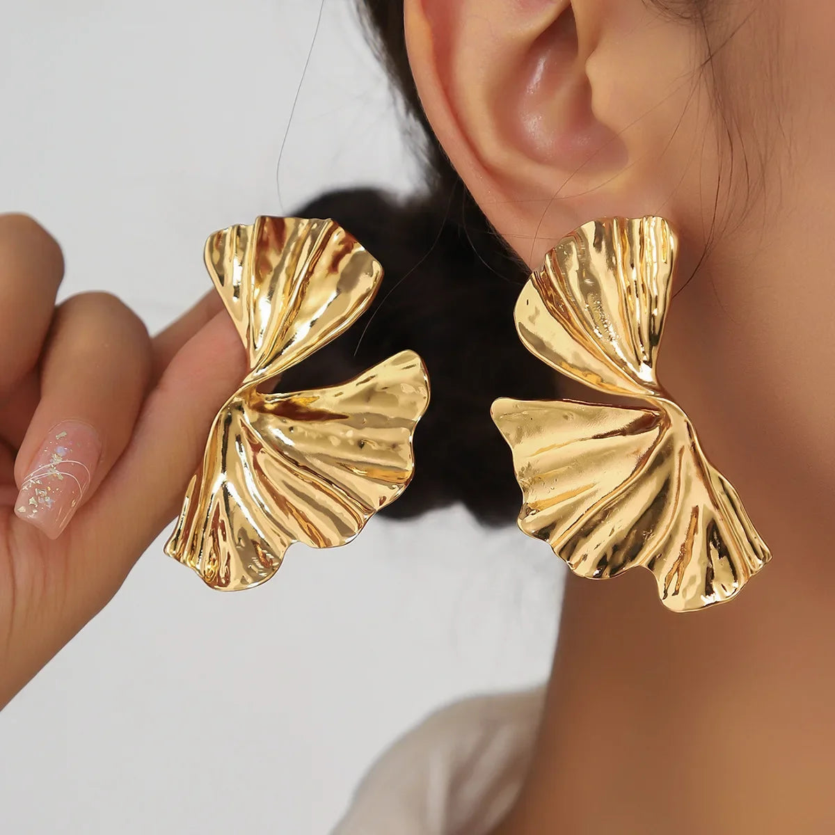 Geometry Twists UV Golden Stud Earrings for Women Simple Versatile Personality Exaggerated Smooth Creative Jewelry Girl Gift