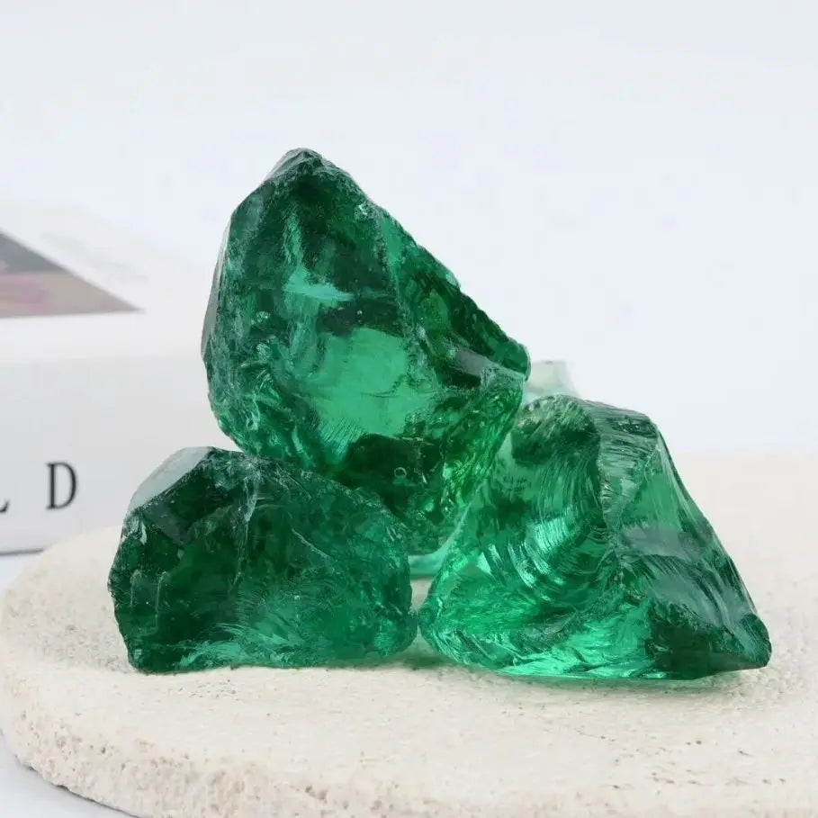 Wholesale High Quality Natural Emerald Glass Stone Diffuser Stone Crystal Raw Crystal Crafts Decorative Stone Large Grain