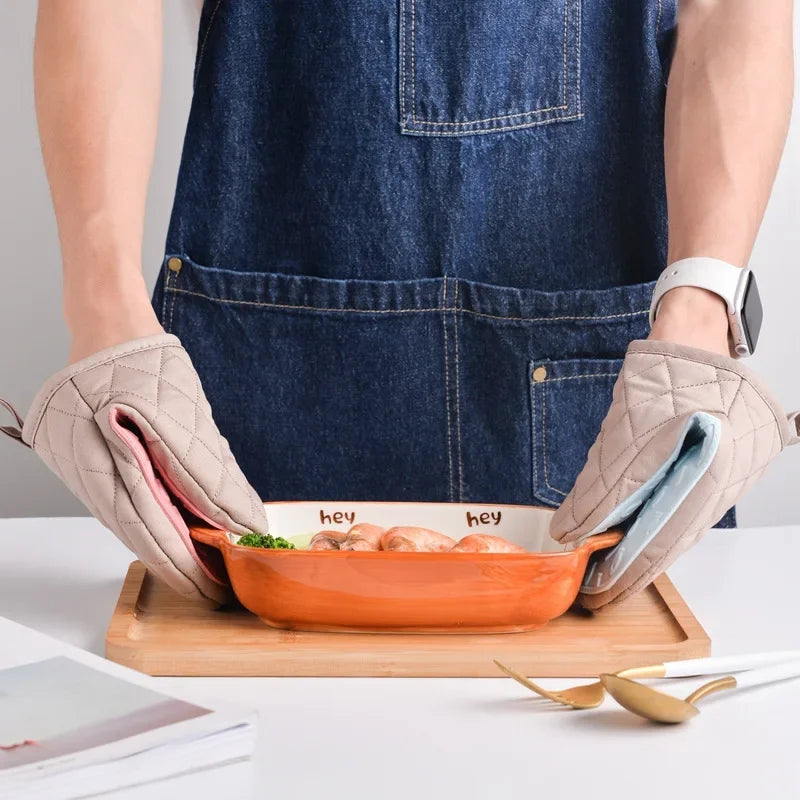 Short Kitchen Anti  Oven Mitts, Heat Resistant Silicone Kitchen Mini Oven Mitts for 500 Degrees, Non-Slip Grip Surfaces