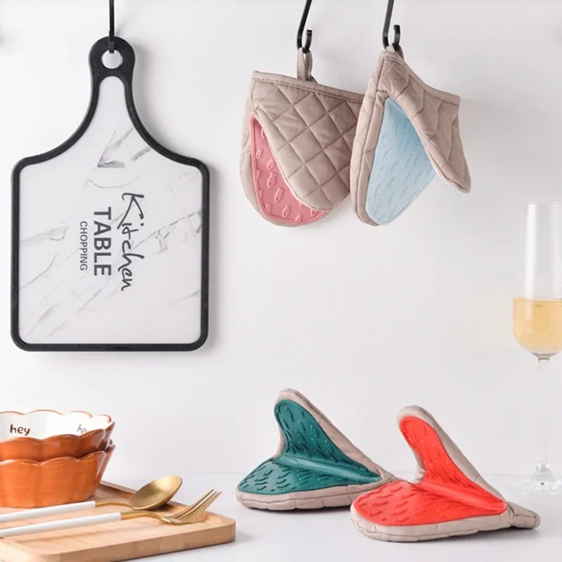 Short Kitchen Anti  Oven Mitts, Heat Resistant Silicone Kitchen Mini Oven Mitts for 500 Degrees, Non-Slip Grip Surfaces
