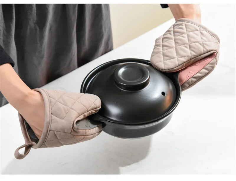 Short Kitchen Anti  Oven Mitts, Heat Resistant Silicone Kitchen Mini Oven Mitts for 500 Degrees, Non-Slip Grip Surfaces