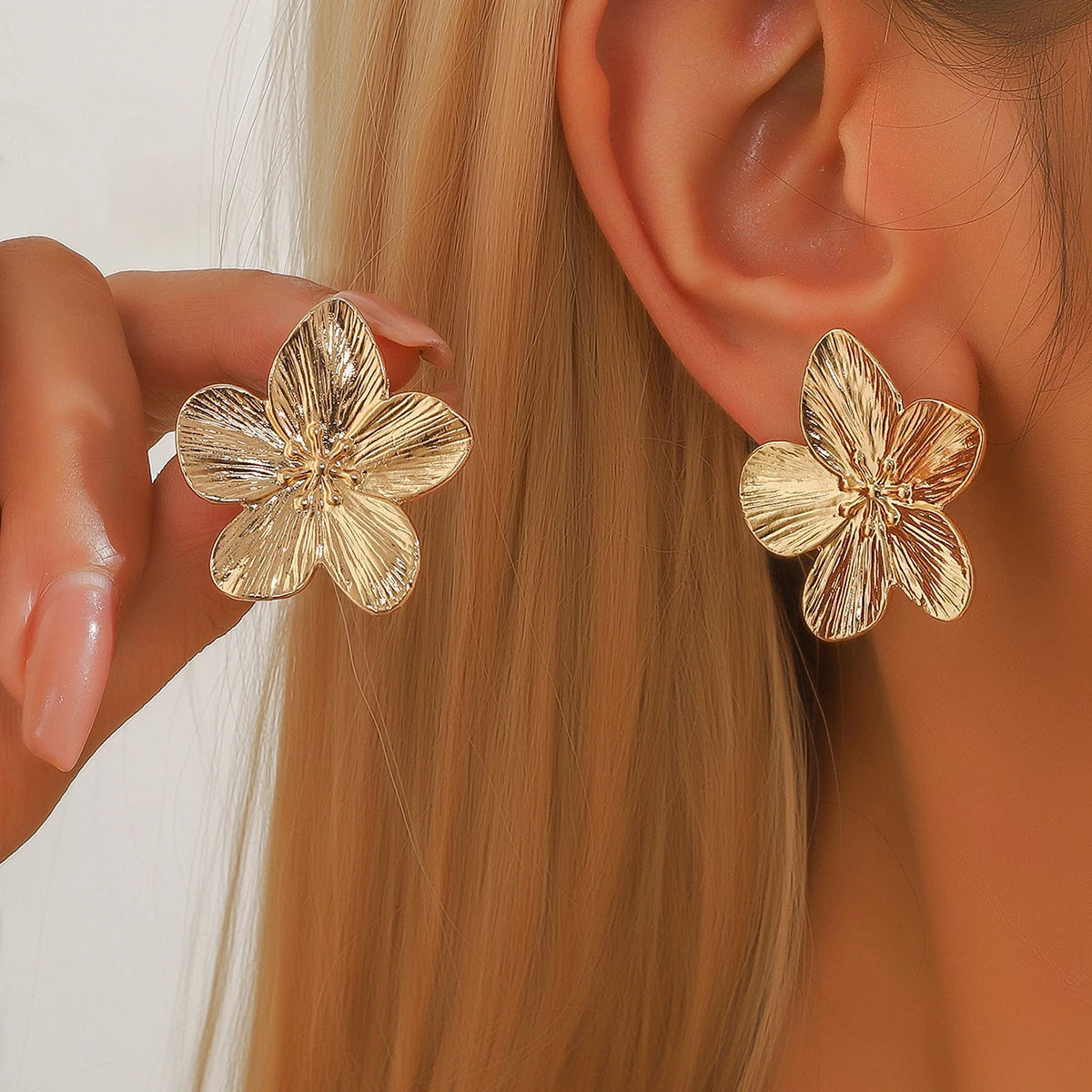 2PC Women's Retro Cream Layered Petals Daisy Flower Pendant Earrings Fashion Jewelry Dressing Carnival Party Gifts