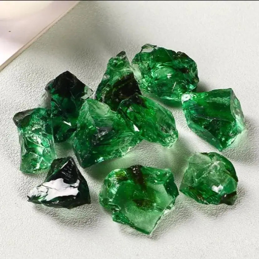 Wholesale High Quality Natural Emerald Glass Stone Diffuser Stone Crystal Raw Crystal Crafts Decorative Stone Large Grain