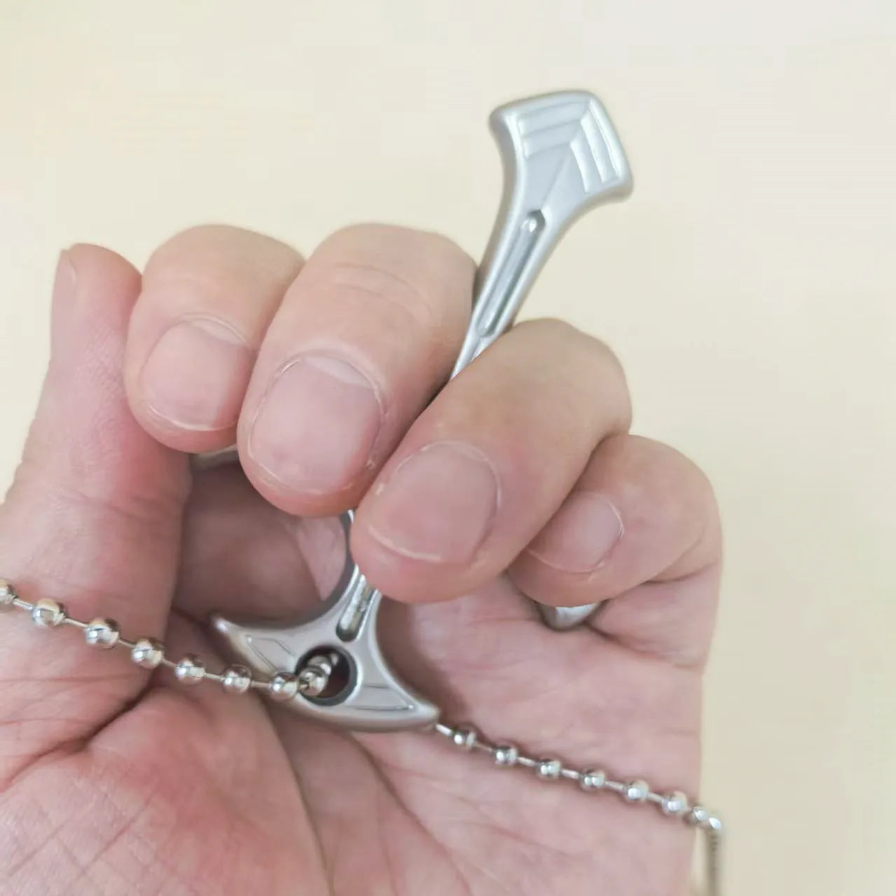 Self Defense Necklace Gadget Personal Security Protection Supplier Emergency EDC Tool