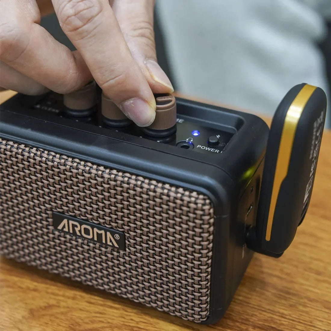 Aroma AG-04 Amplifier Mini Bluetooth Audio Portable Speaker Electric Guitar Amplifier 5W Output Electric Guitar Accessories