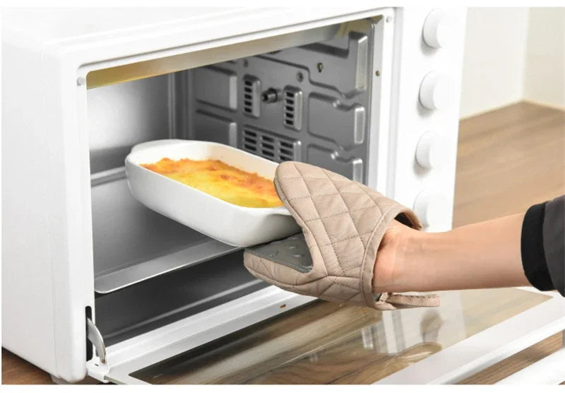 Short Kitchen Anti  Oven Mitts, Heat Resistant Silicone Kitchen Mini Oven Mitts for 500 Degrees, Non-Slip Grip Surfaces