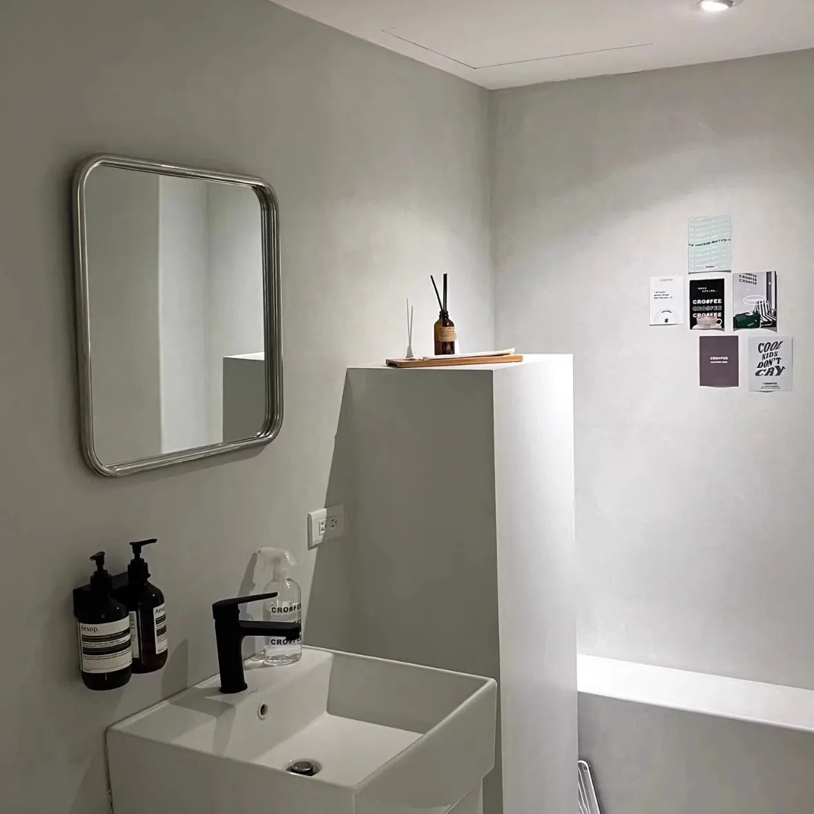 French Art Home Decoration Wall-Mounted High-Definition Mirror Customized Stainless Steel Frame Round, Square Dressing Mirror